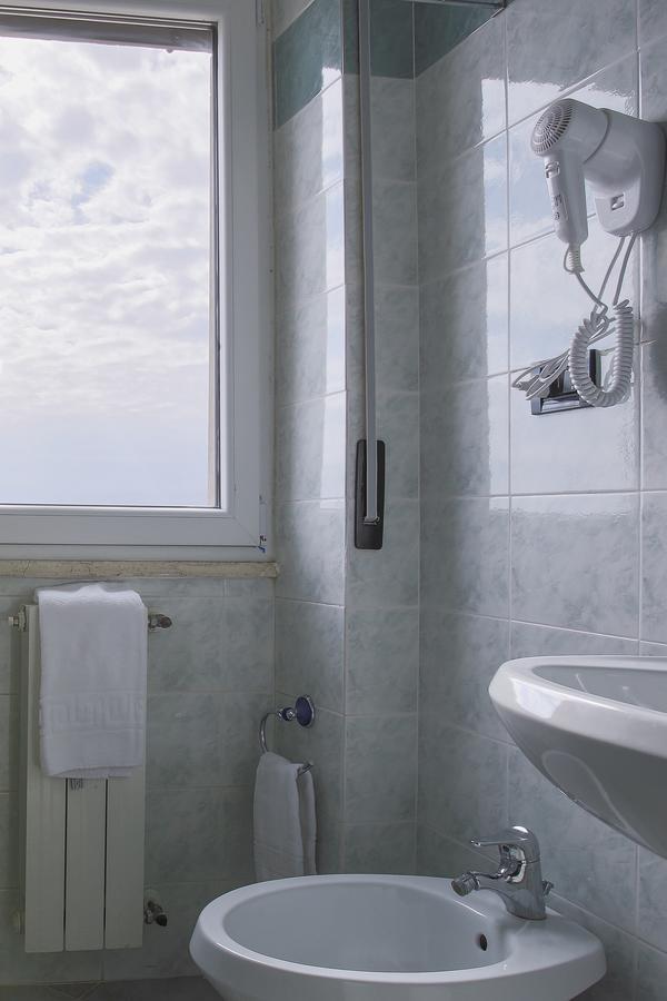 Alex & Lorenz Hotel Torvaianica Δωμάτιο φωτογραφία